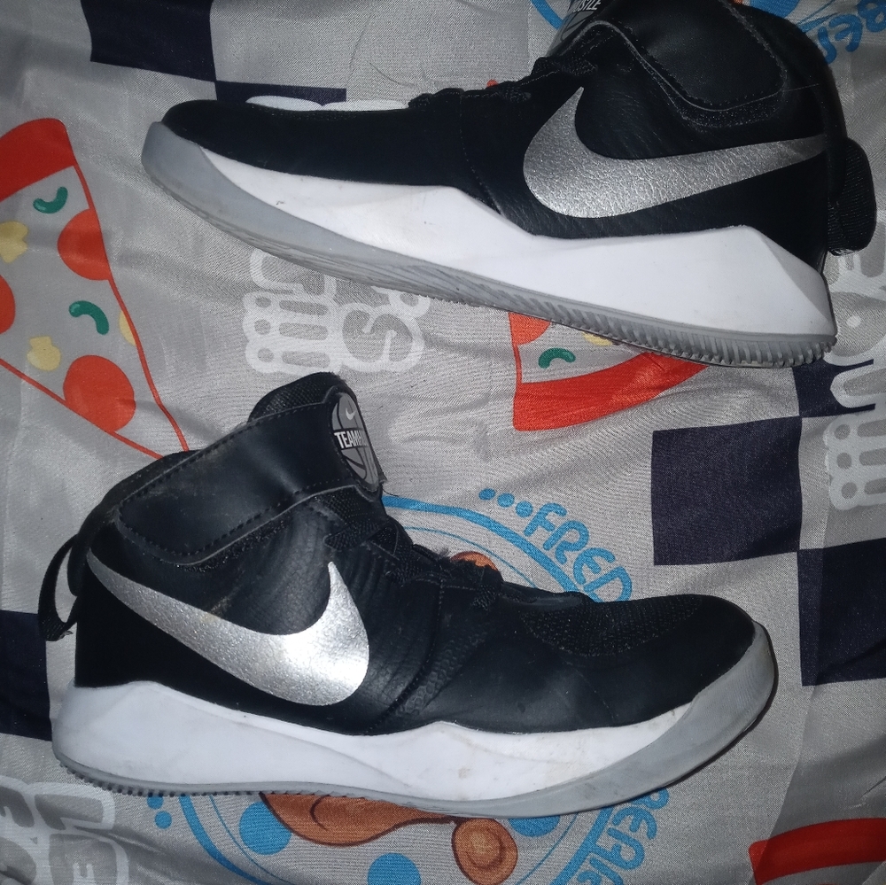 Boys Nike size 1 youth high top strap shoe